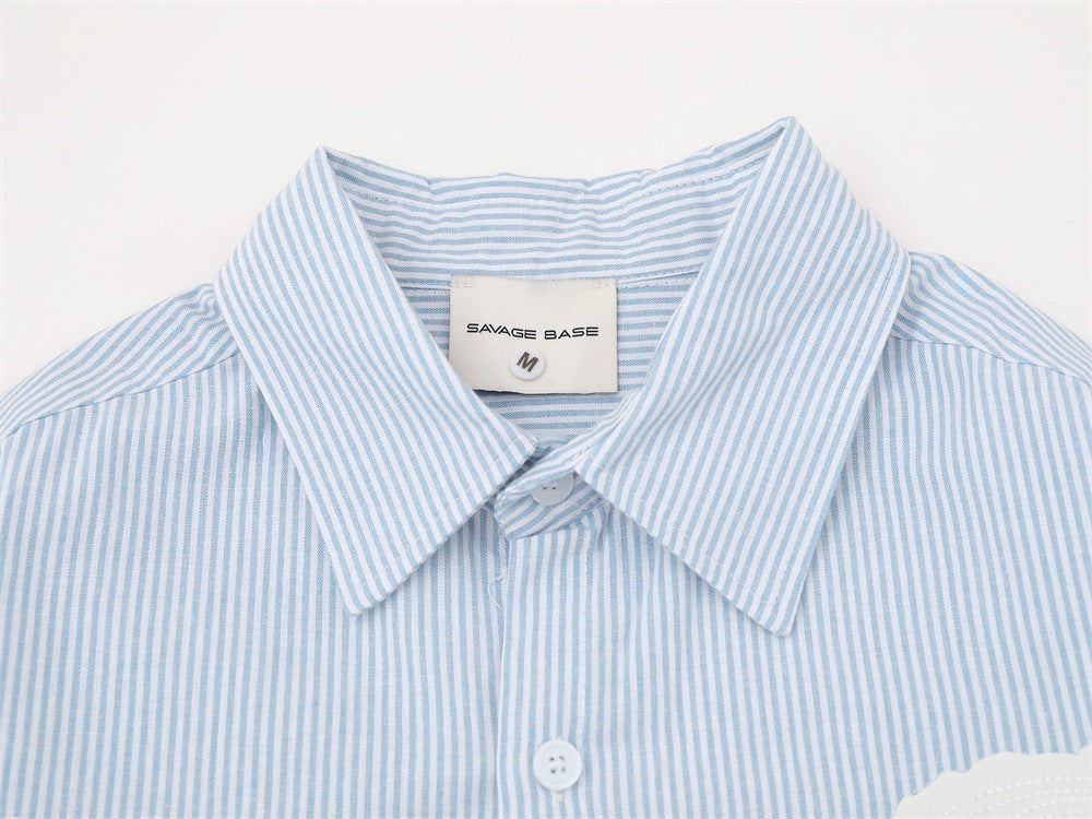Gestreiftes Langarmhemd mit Button-down-Kragen und übergroßer R.C.-Buchstabenapplikation