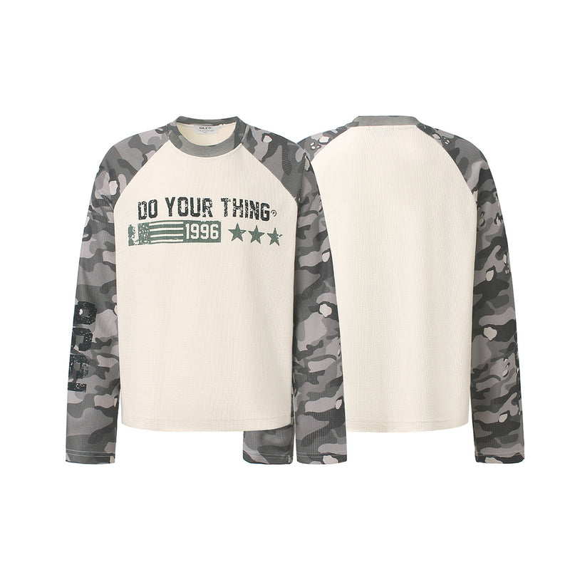 T-shirt raglan gaufré à manches longues avec manches camouflage — Do Your Thing 1996