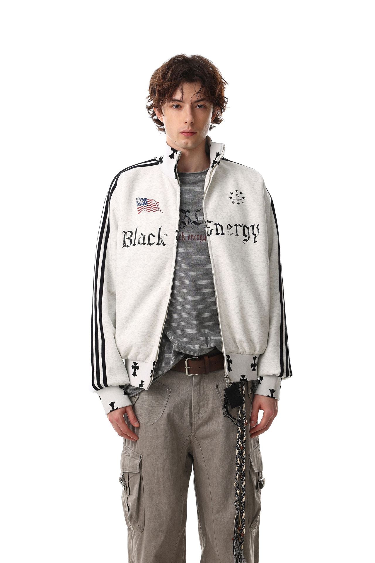 Veste de survêtement noire Black Energy à col montant et zip intégral, manches rayées et croix imprimée