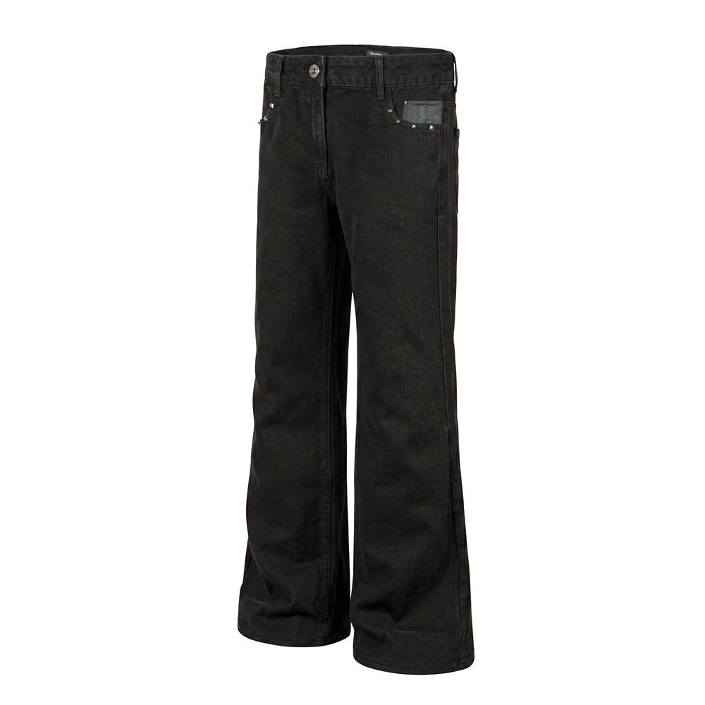 Jean flare noir homme avec détails cloutés et poches arrière en similicuir PU