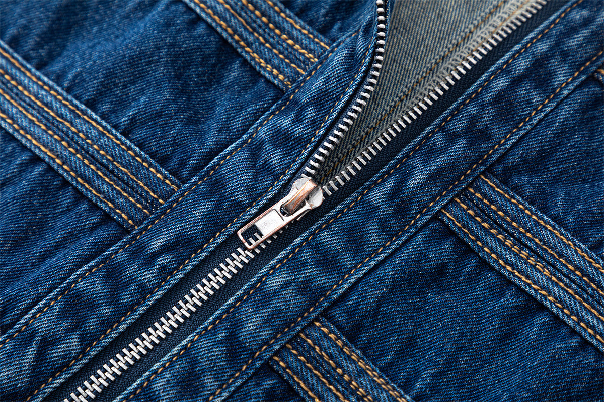 Veste en jean bleu foncé à col montant style militaire avec boutons décoratifs