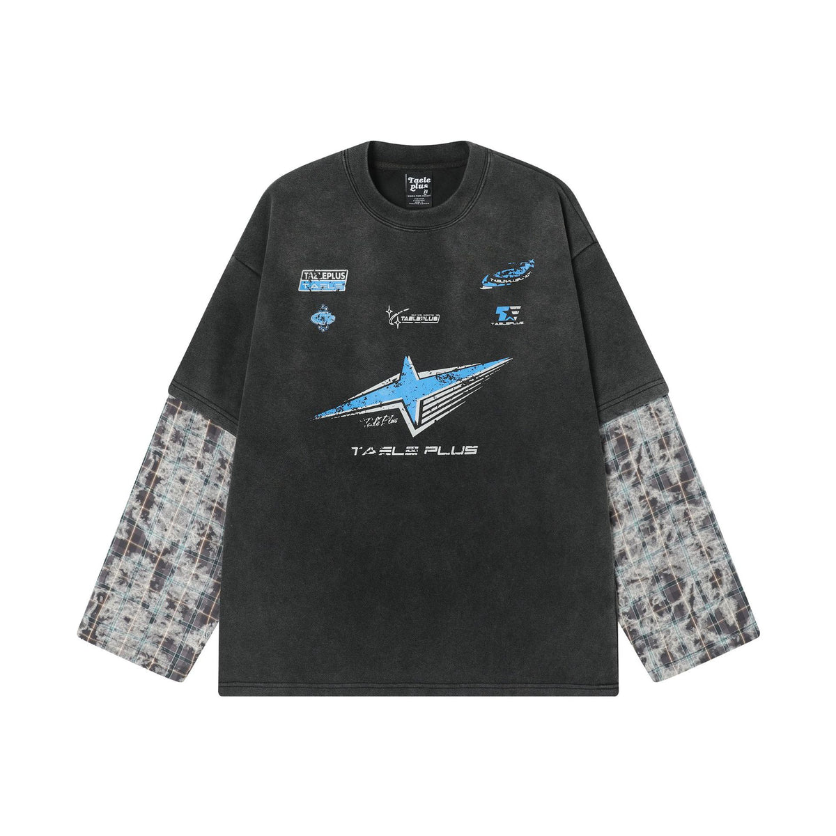 Chemise noire délavée pour homme à manches longues, avec étoile de course bleue sur la poitrine et manches à carreaux tie-dye contrastantes, vues de face et de dos