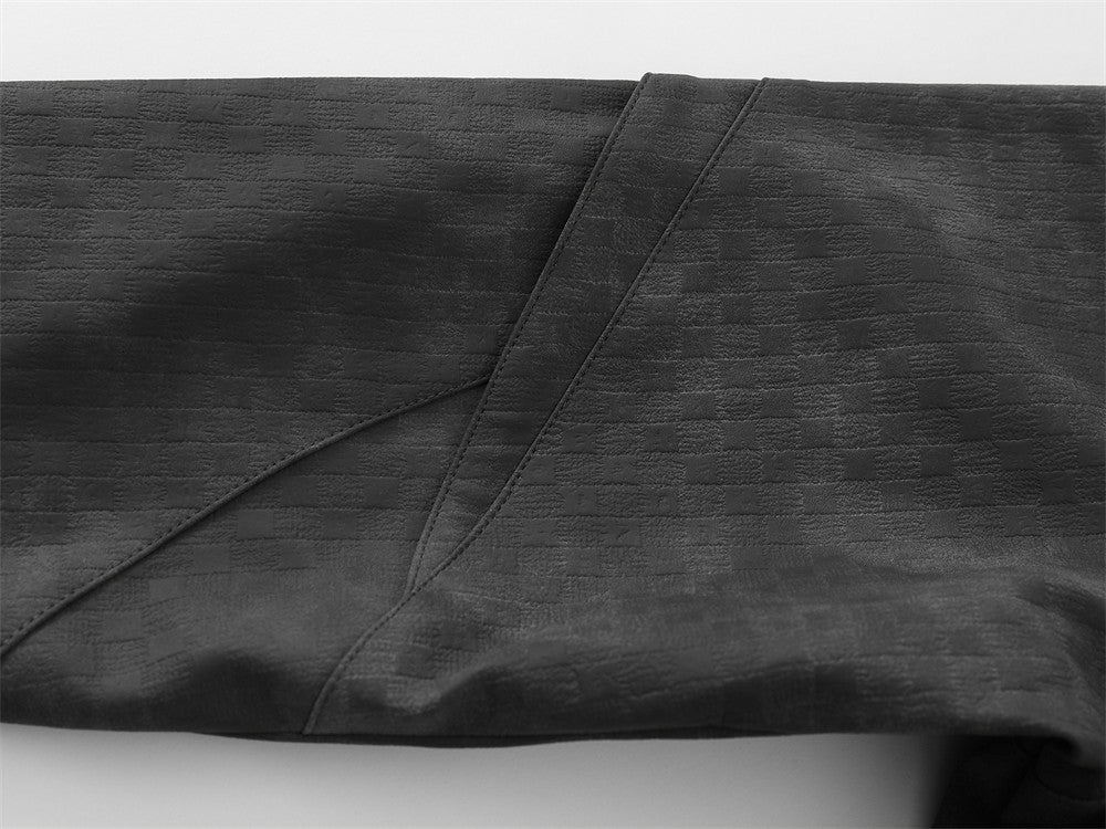 Herrenjacke mit dunkler Textur, Reißverschluss und dekonstruierter Panelnaht
