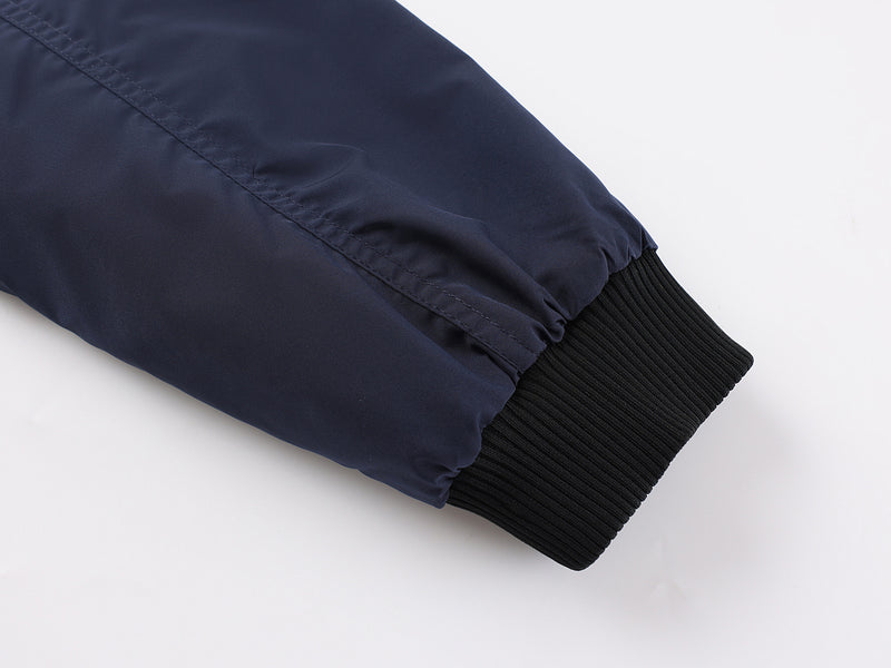 Veste bomber matelassée pour homme avec col à pointes et coutures arrondies