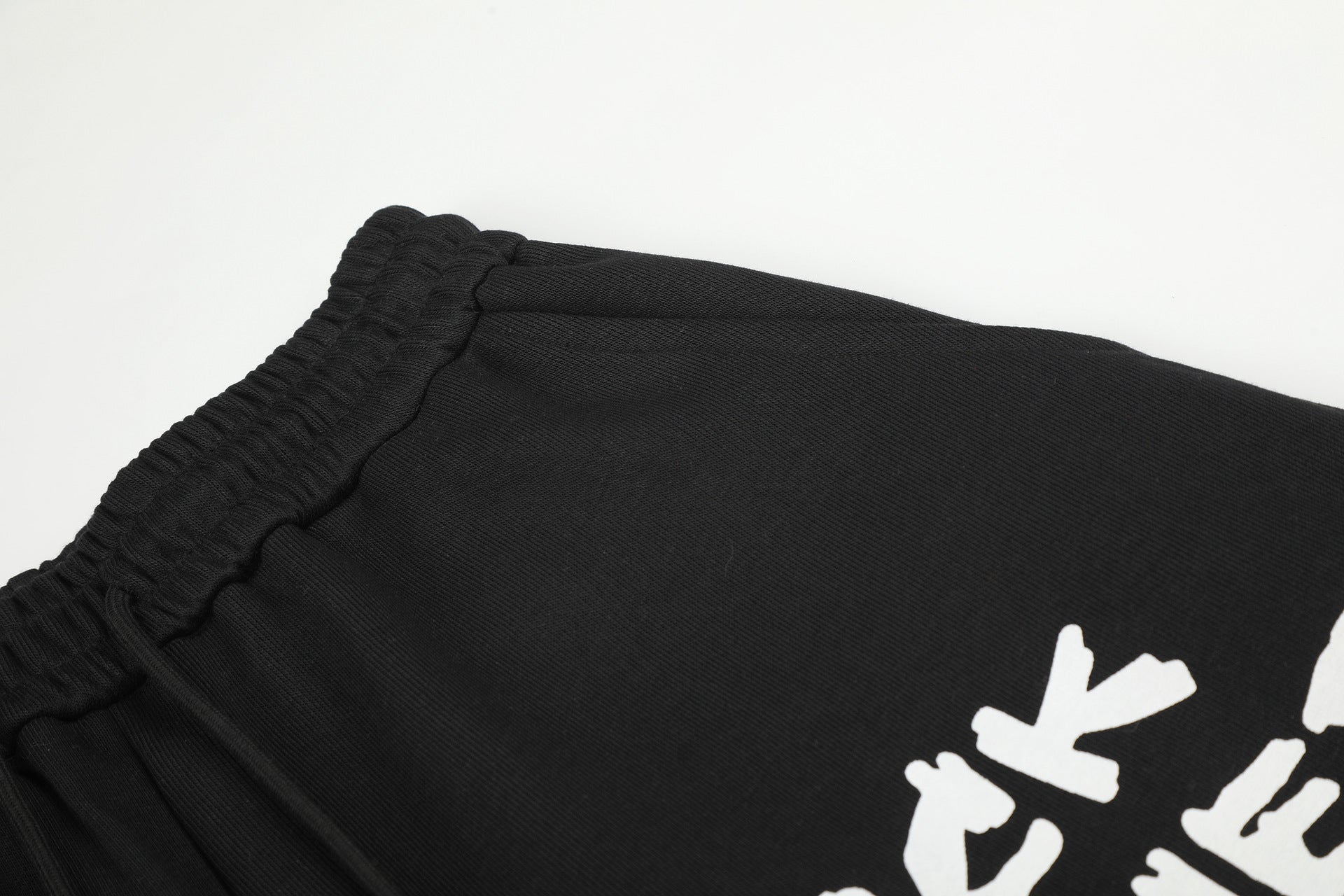 Pantalon de survêtement à jambes larges avec écusson licorne et imprimé graffiti – Streetwear noir