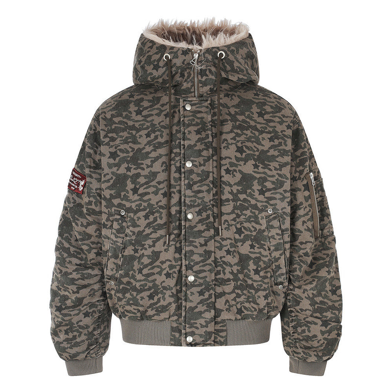 Bomber extragrande de camuflaje con estrellas, capucha de pelo sintético y acolchado – Streetwear