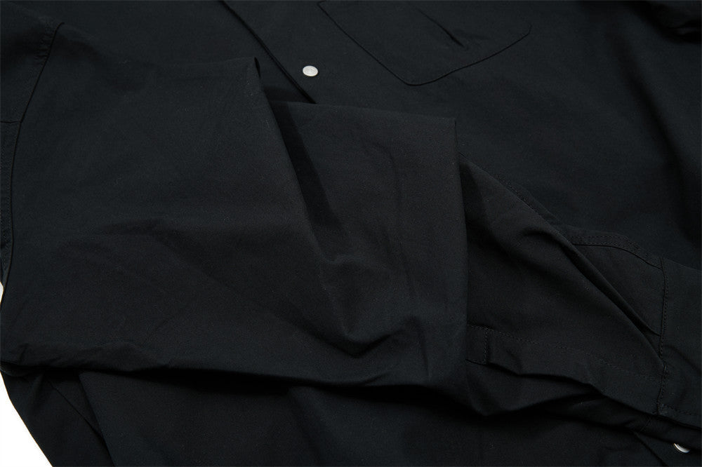 Oversize-Herrenhemdjacke mit plissierten Ärmeln und Druckknöpfen
