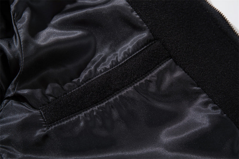 Chaqueta corta negra de estilo militar para hombre con botones metálicos cruzados
