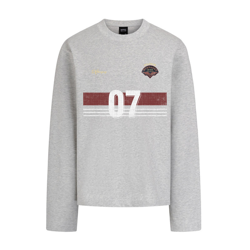 Langarmshirt mit Grafikprint – Streifenprint „07“, lockere Rundhals-Passform