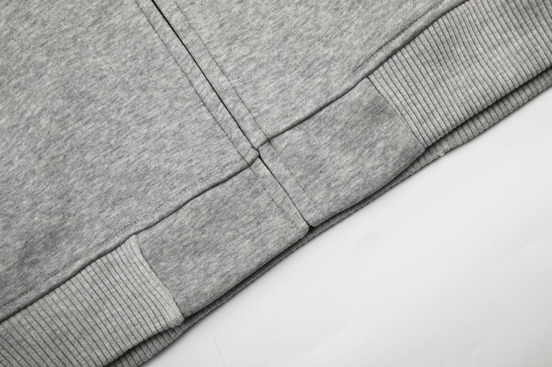 Hoodie zippé avec bordure de capuche en fausse fourrure et imprimé microphone – Gris chiné