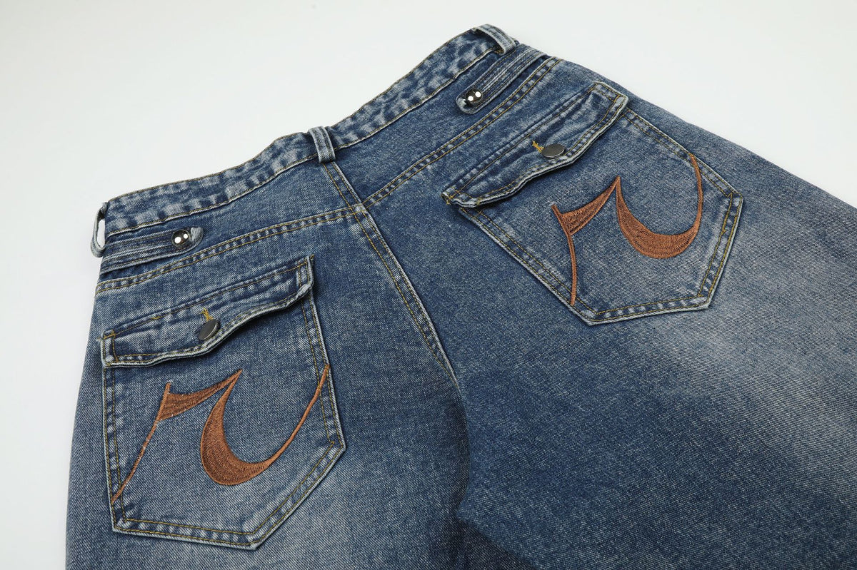 Wide-Leg Baggy Jeans – Light Blue Washed Denim with Metal Stud & Pintuck Detail