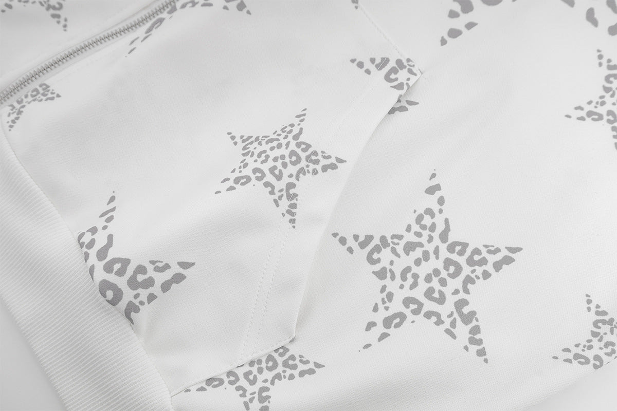 Sweat à capuche zippé blanc à imprimé étoiles léopard et bandes latérales