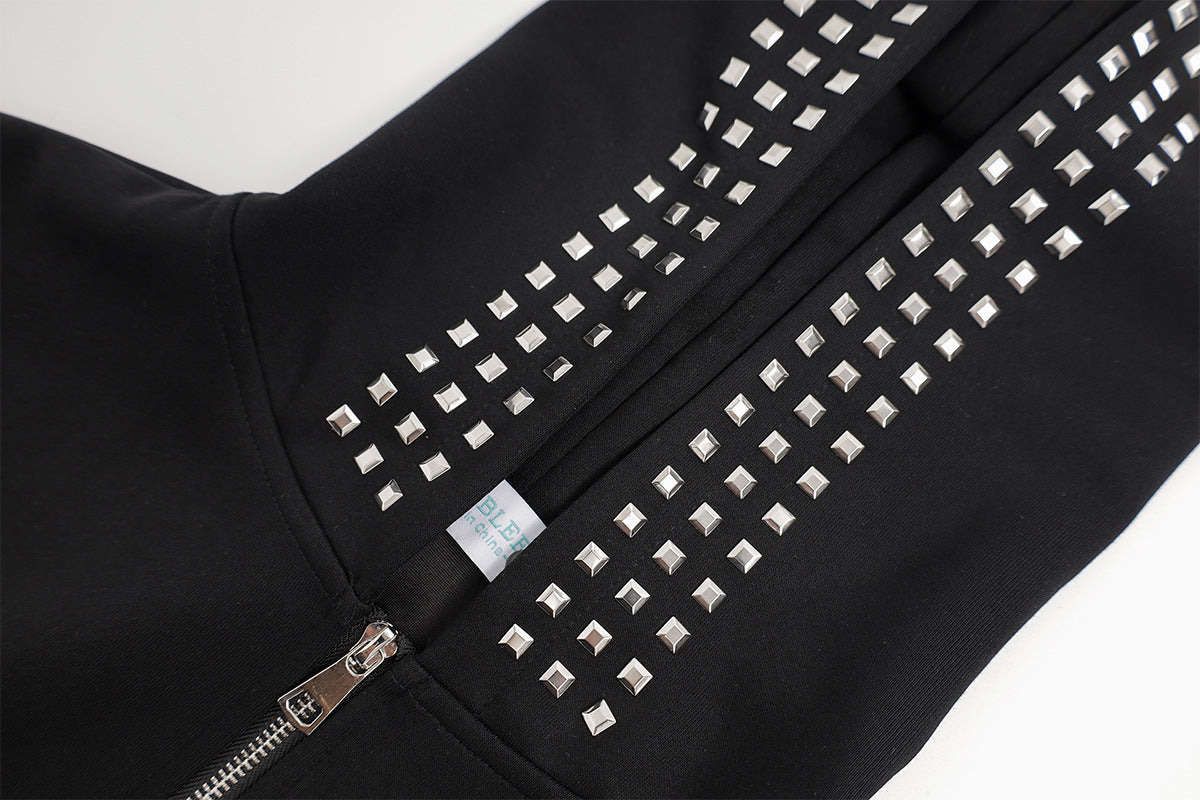 Sweat à capuche zippé court avec capuche cloutée et broderie croix