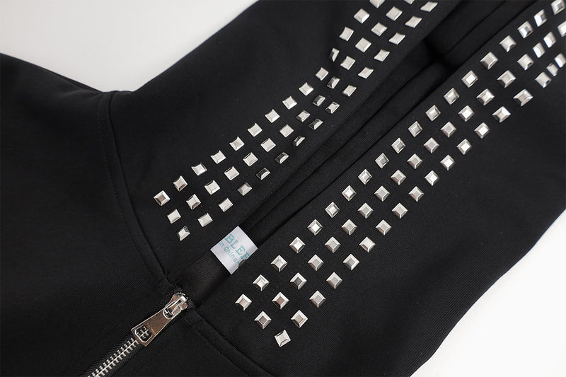 Sweat à capuche zippé court avec capuche cloutée et broderie croix