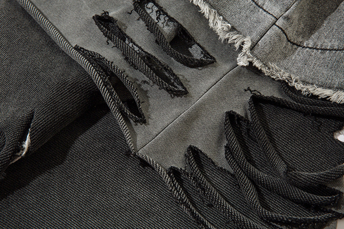 Sweat à capuche en denim délavé et déchiré – Broderie SMK, ourlet brut et détails usés