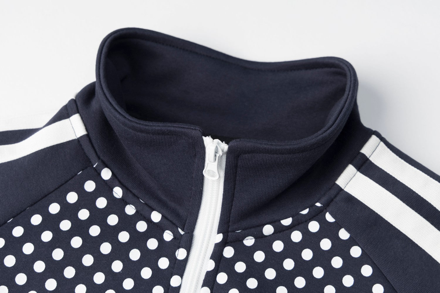 Veste de survêtement zippée à col montant, pois et manches à bandes