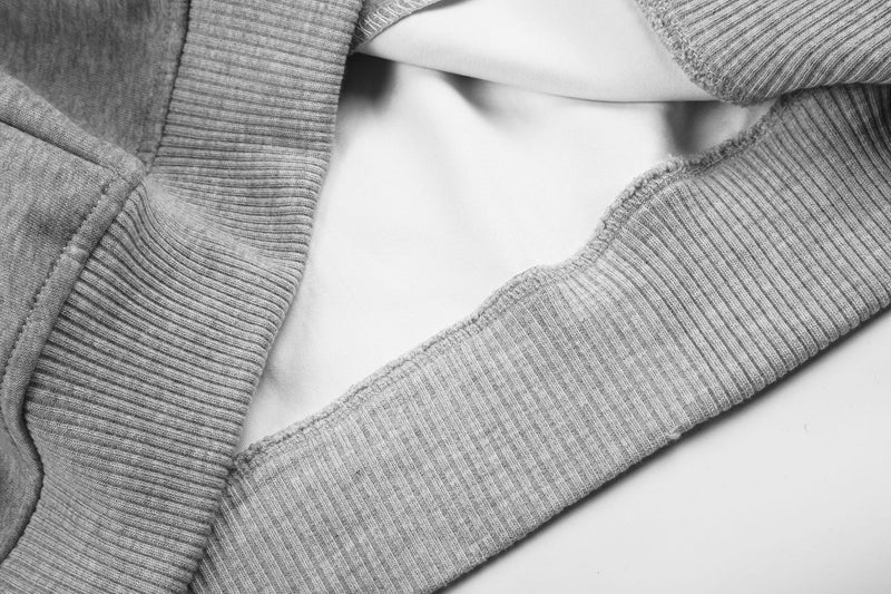 Hoodie zippé avec bordure de capuche en fausse fourrure et imprimé microphone – Gris chiné