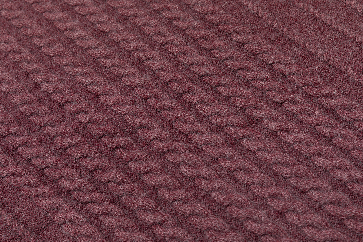Pull col roulé en maille torsadée avec détail boutonné en diagonale