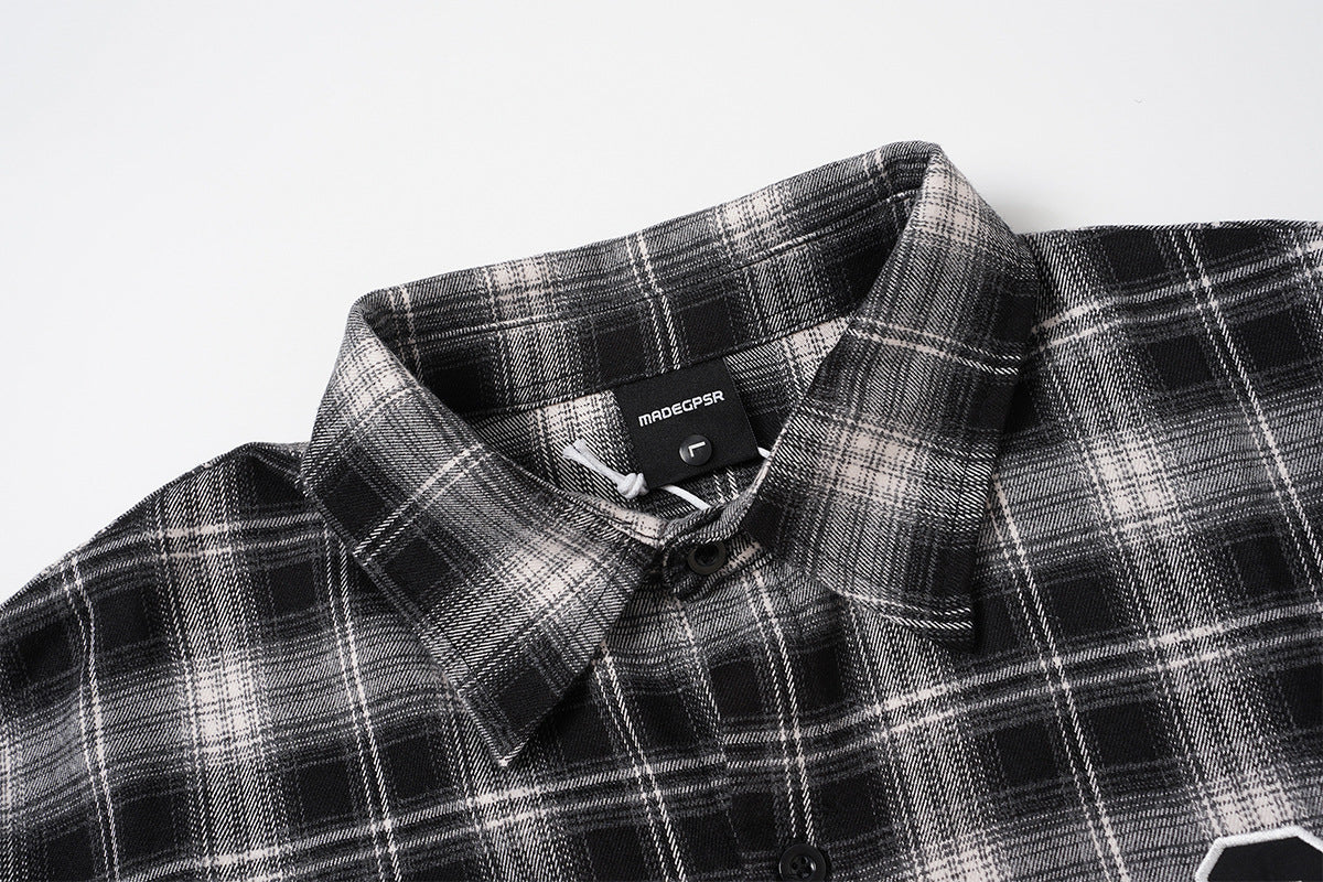 Kariertes Flanell-Overshirt mit Varsity-Emblem & Nummern-Grafik