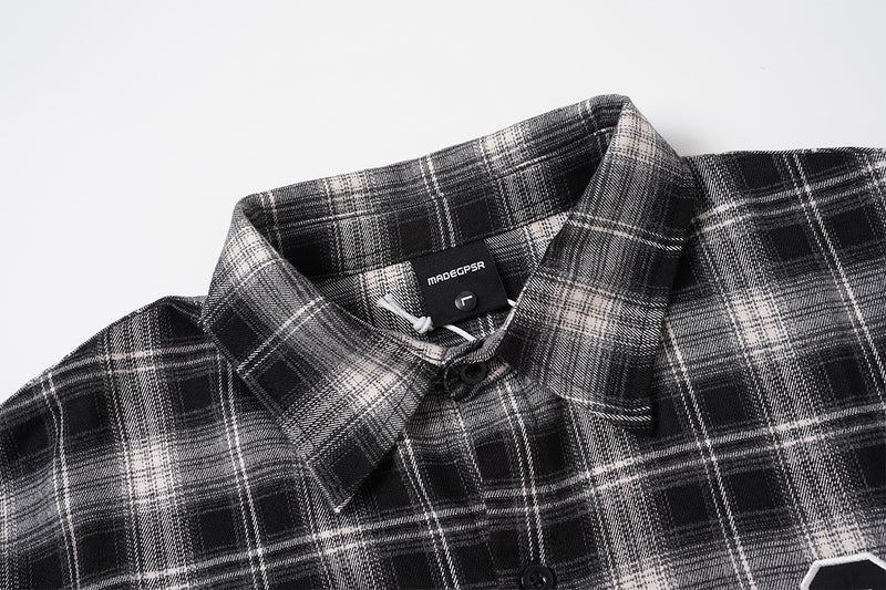 Kariertes Flanell-Overshirt mit Varsity-Emblem & Nummern-Grafik