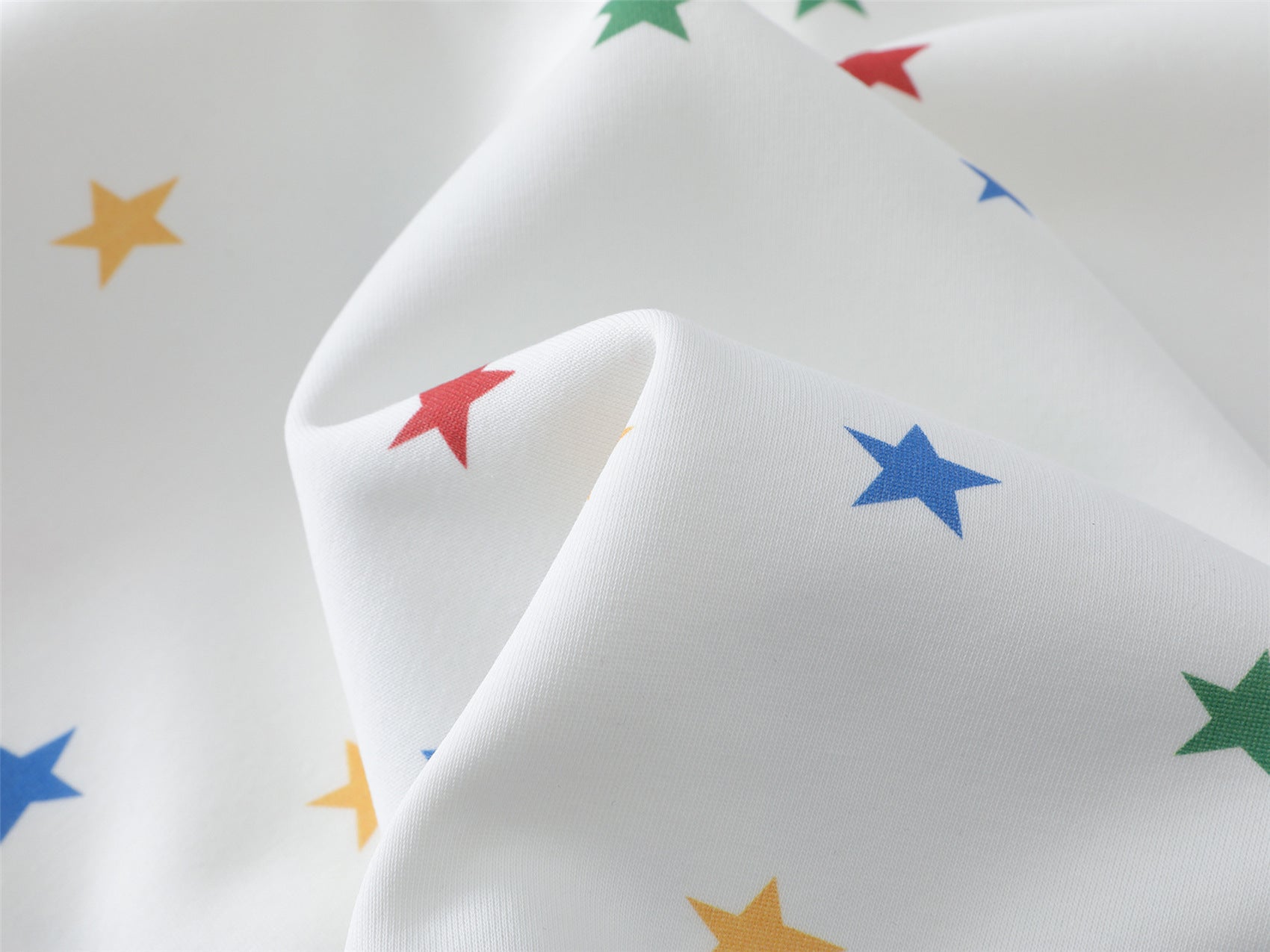 Hoodie mit Allover-Regenbogen-Sternenprint, Reißverschluss und kontrastierenden blauen Details