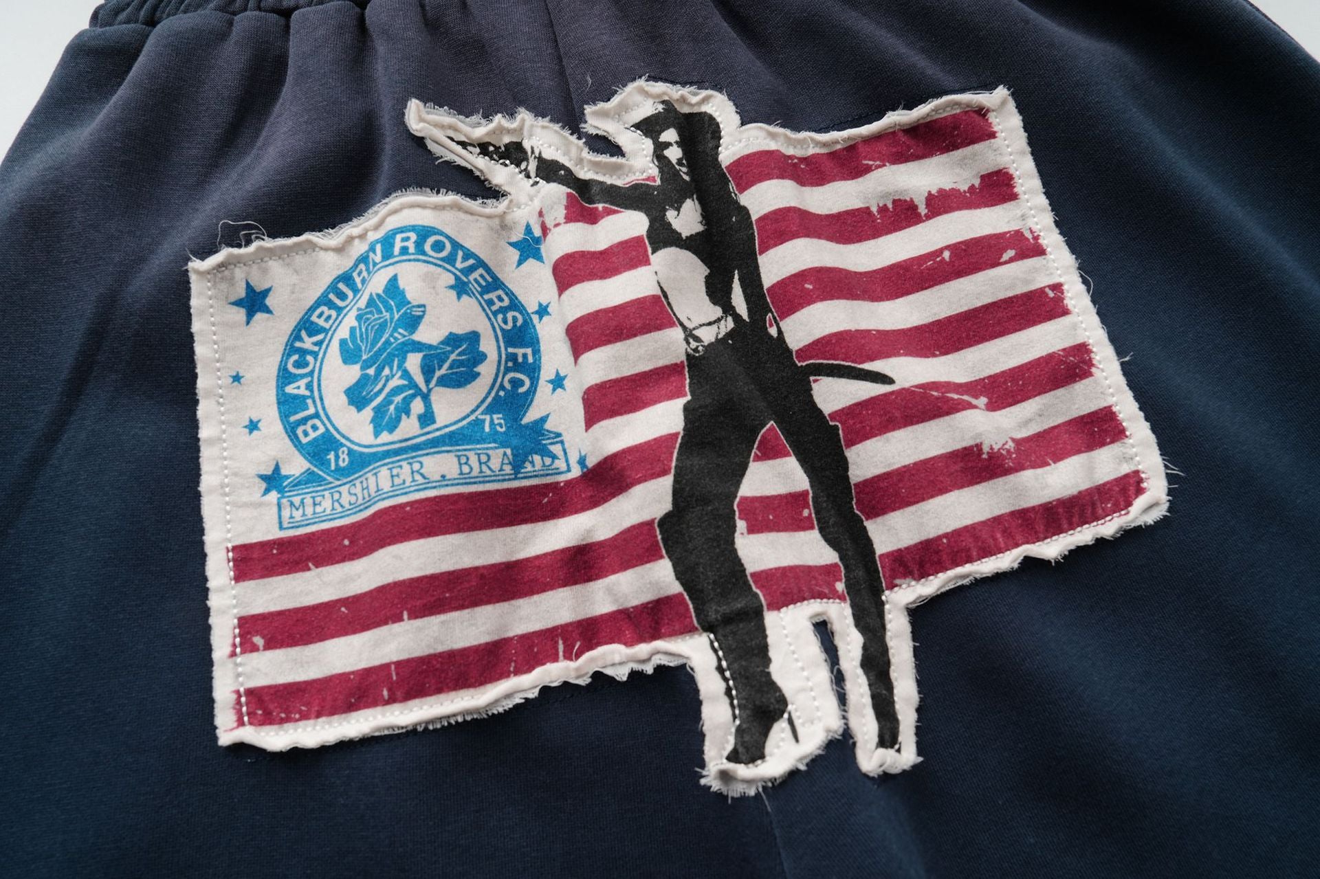 Sweatpants mit weitem Bein, Retro-Grafikpatch und geradem Schnitt