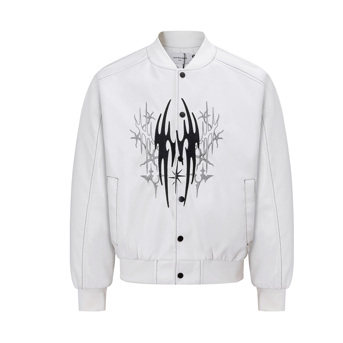 Blouson bomber oversize en similicuir, broderie tribale gothique sur la poitrine, présenté en blanc et noir
