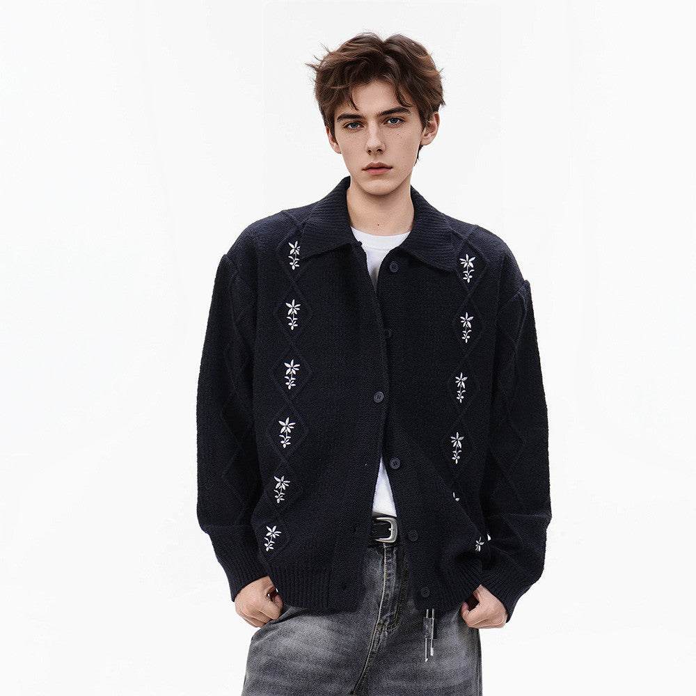 Cardigan-pull pour homme en maille jacquard losanges, broderies florales, noir, col à pointes et fermeture boutonnée