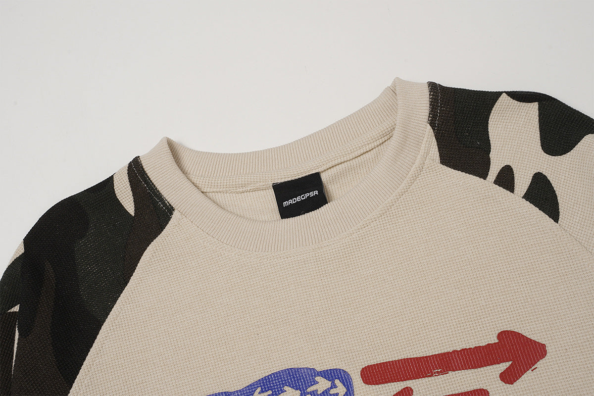 Camouflage-Raglan-Langarmshirt – Pfeilflaggen-Print, Rundhalsausschnitt
