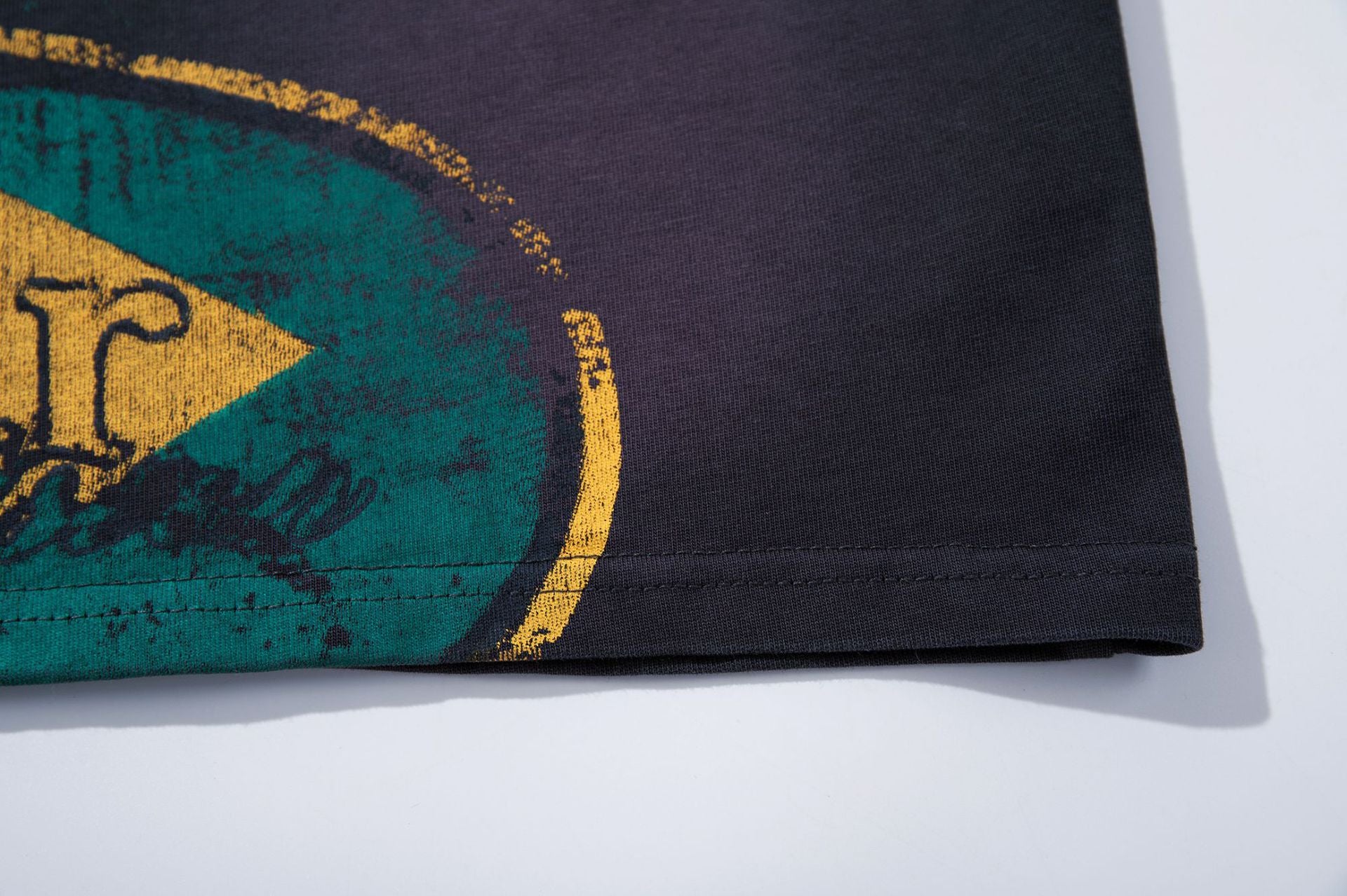 Tee-shirt graphique à manches longues imitation deux pièces – Imprimé écusson rétro streetwear