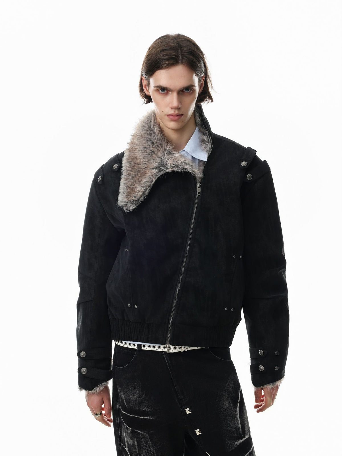 Schwarze Bomberjacke mit Wildlederoptik, Kunstpelzkragen und Wattierung im Biker-Stil