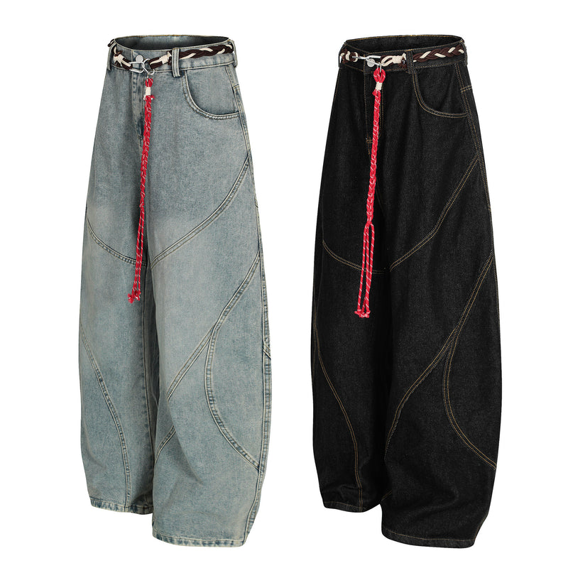 Vaqueros barrel de pierna ancha – Denim lavado con patchwork deconstruido y cinturón trenzado