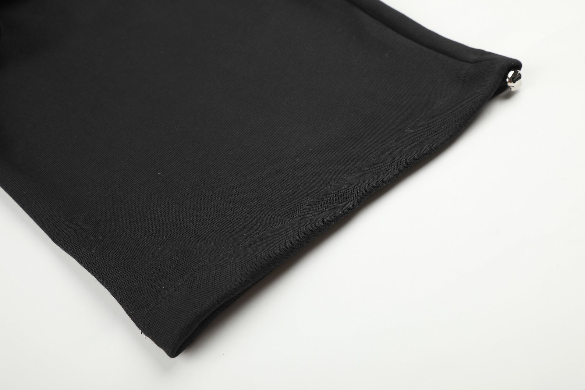 Pantalon de survêtement à jambes larges avec écusson licorne et imprimé graffiti – Streetwear noir