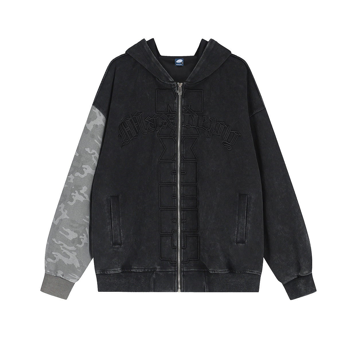 Sudadera extragrande con capucha y cremallera, lavado ácido, paneles de mangas de camuflaje gris y bordado tonal de cruz sobre cuerpo de felpa negra lavada