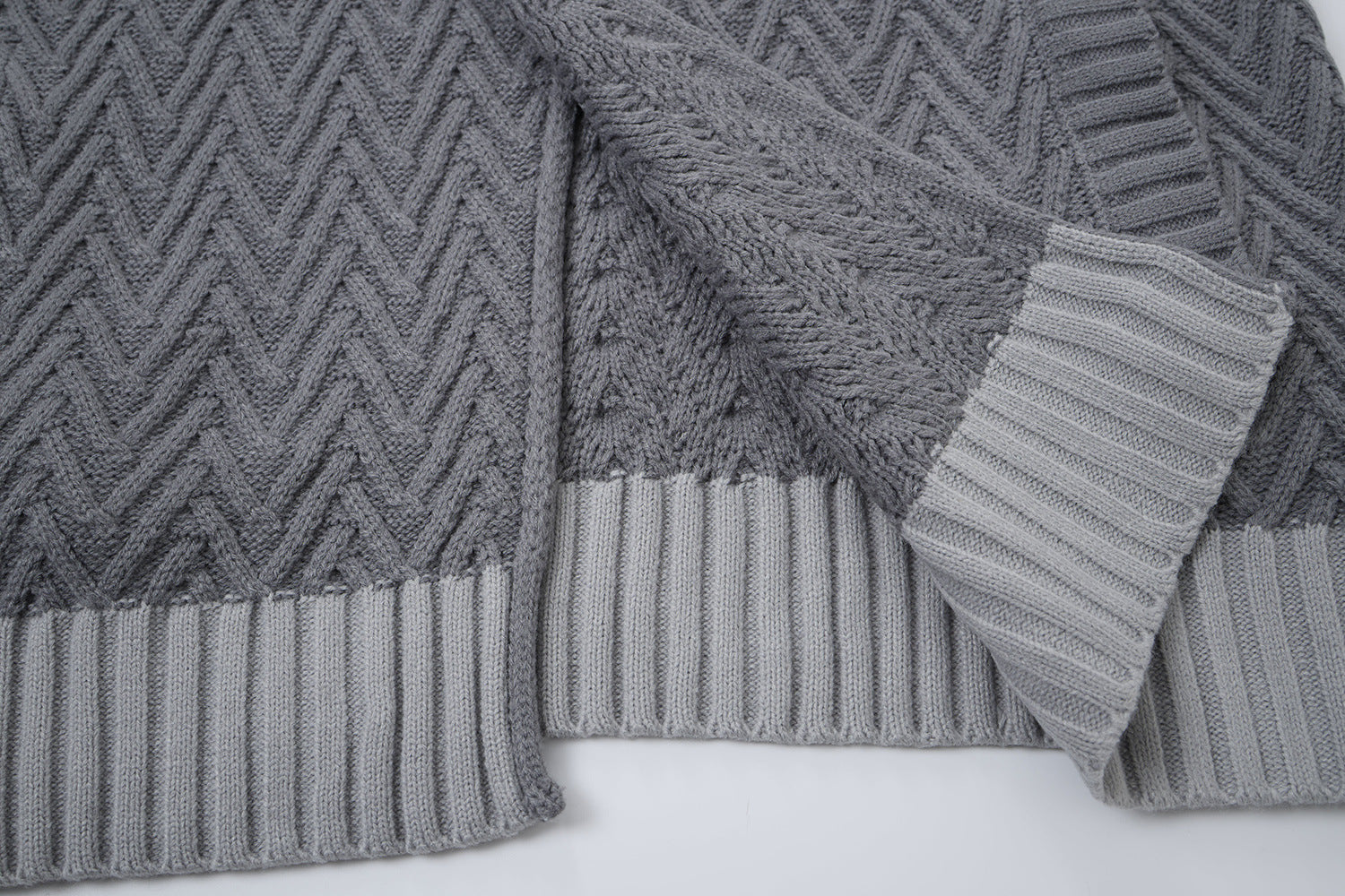 Cardigan en maille torsadée chevrons avec col châle et poches avant