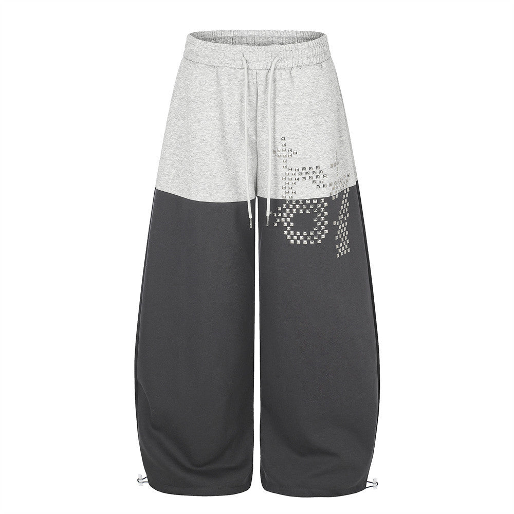 Pantalones de Chándal de Pierna Ancha con Bloques de Color y Detalles Gráficos de Tachuelas Plateadas