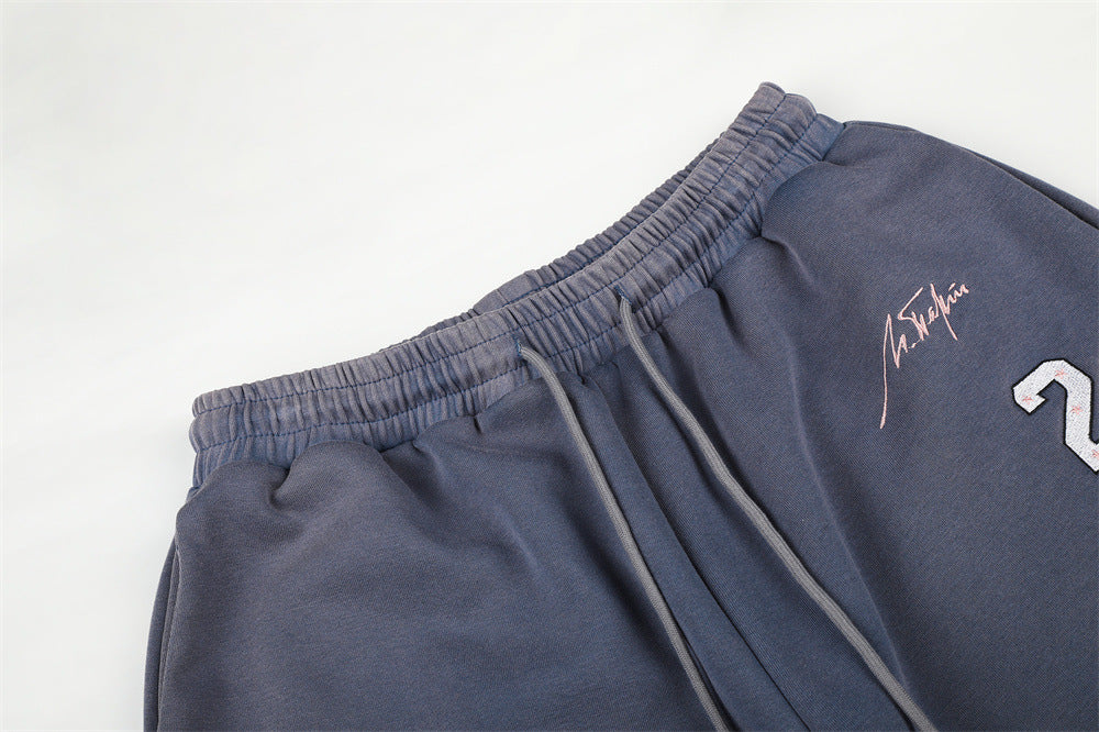 Wide-Leg-Sweatpants mit Signature-Stickerei und Patch mit der Nummer 26