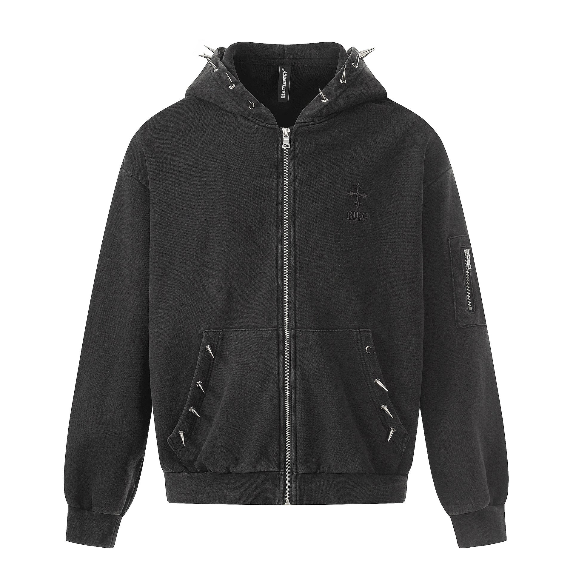 Hoodie noir zippé avec pointes métalliques et fini délavé — Streetwear heavy metal