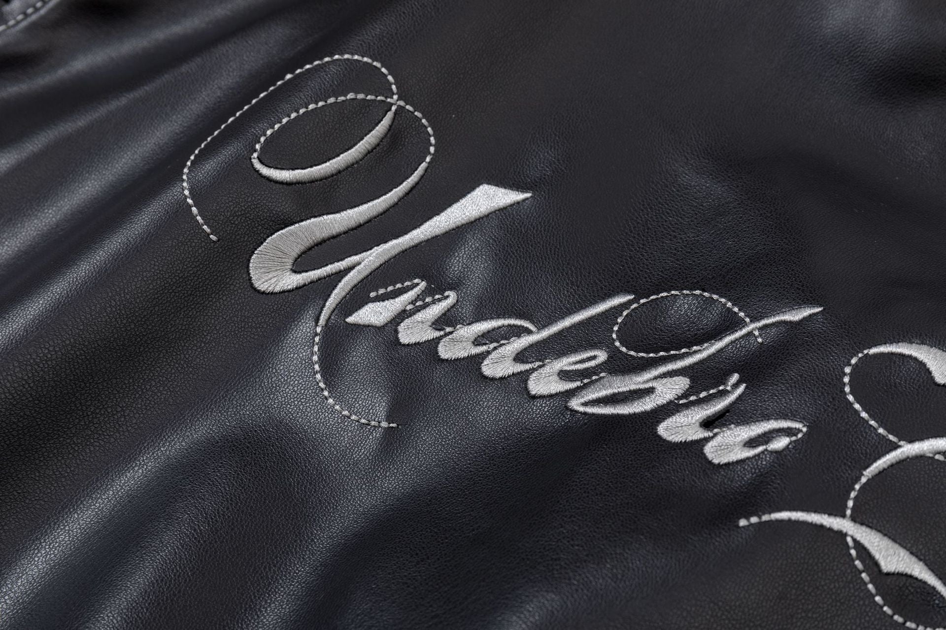 Veste en cuir zippée oversize – Bomber en PU à broderies gothiques tribales