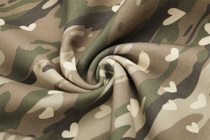 Men's Camouflage Cargo Pants – Wide-Leg Heart Print Camo Baggy Trousers