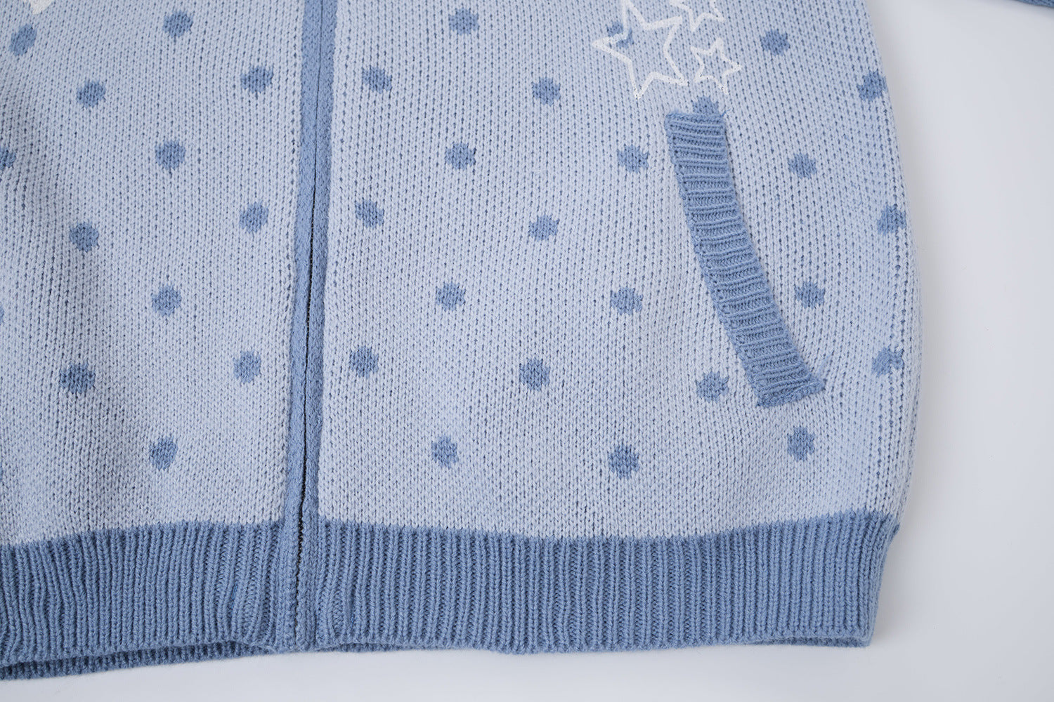 Cardigan en maille zippé à pois avec motif étoile et notes de musique