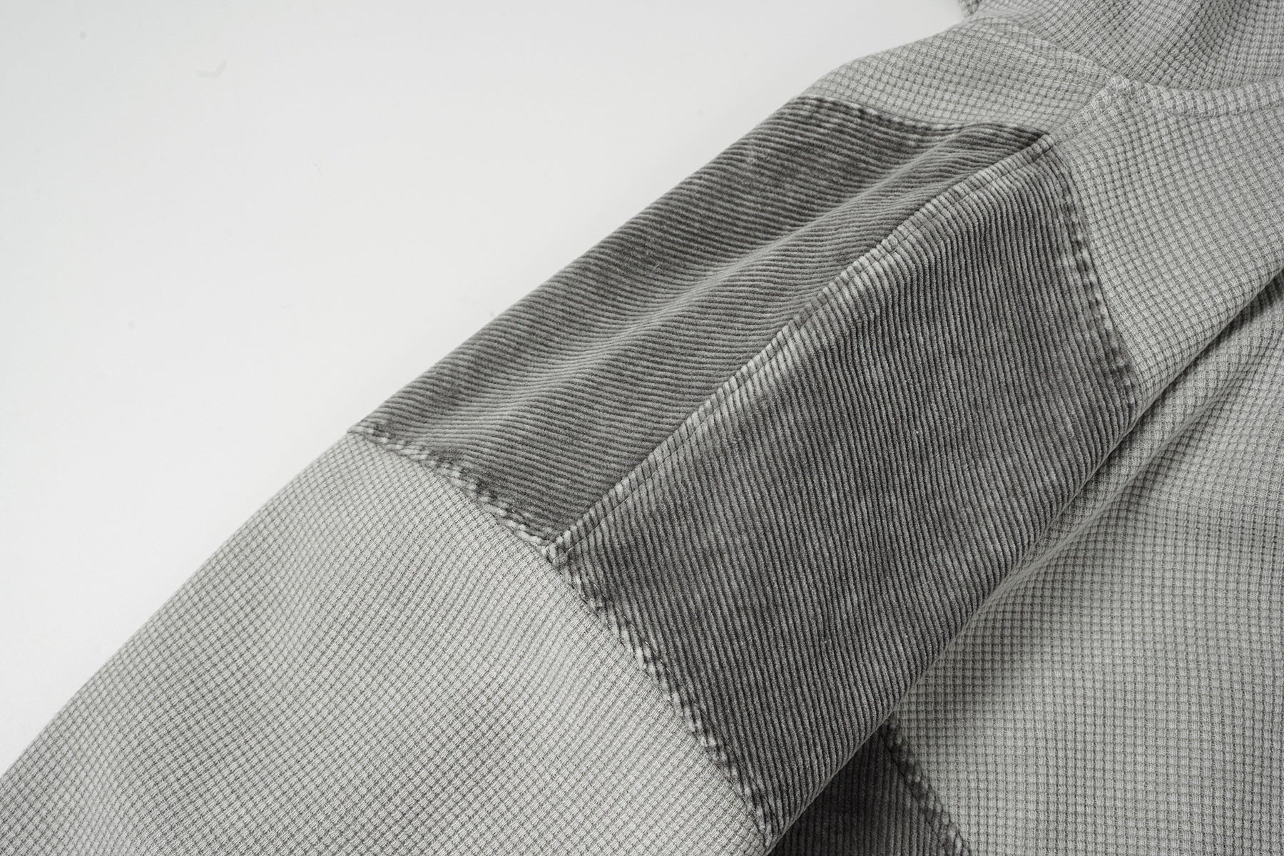 Sweat à capuche zippé quart de zip en maille gaufrée – Design bicolore déconstruit
