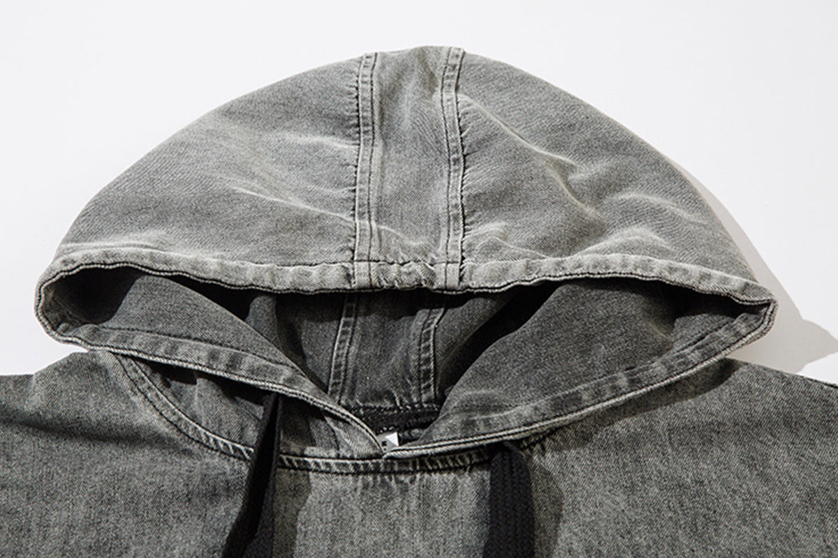 Sweat à capuche en denim délavé et déchiré – Broderie SMK, ourlet brut et détails usés