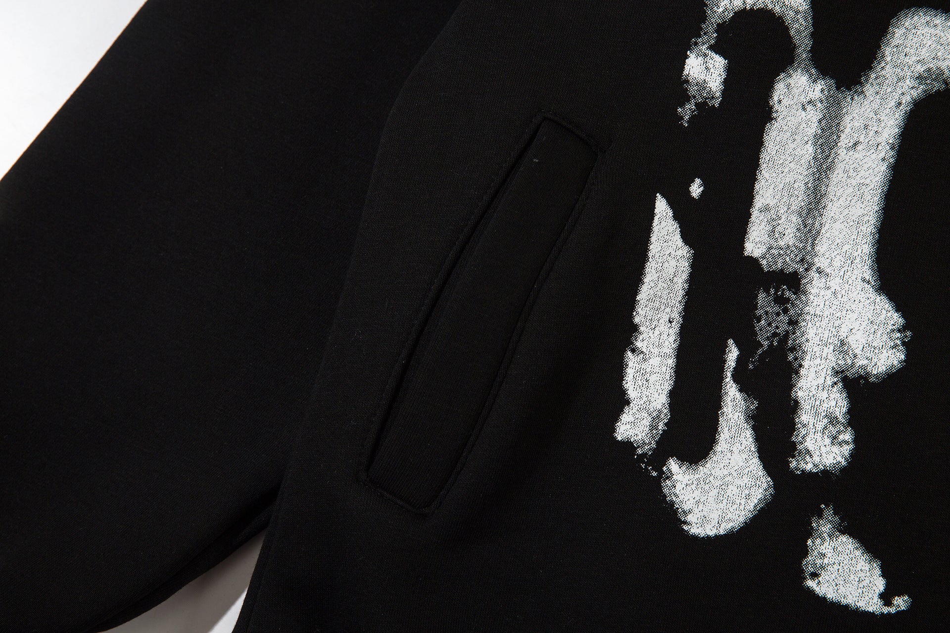 Heavyweight Graffiti Graphic Hoodie – Oversized Street Style Pullover
