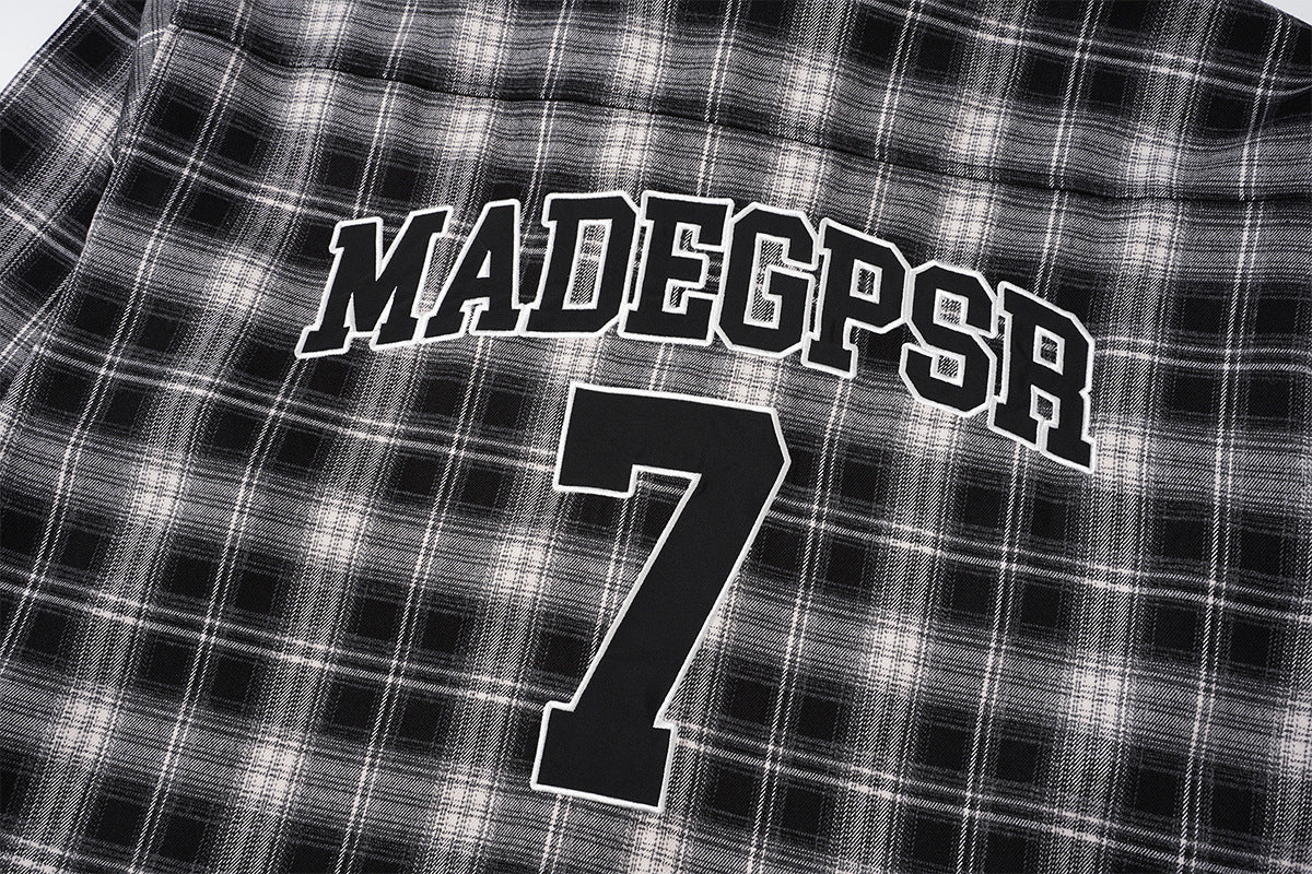 Kariertes Flanell-Overshirt mit Varsity-Emblem & Nummern-Grafik