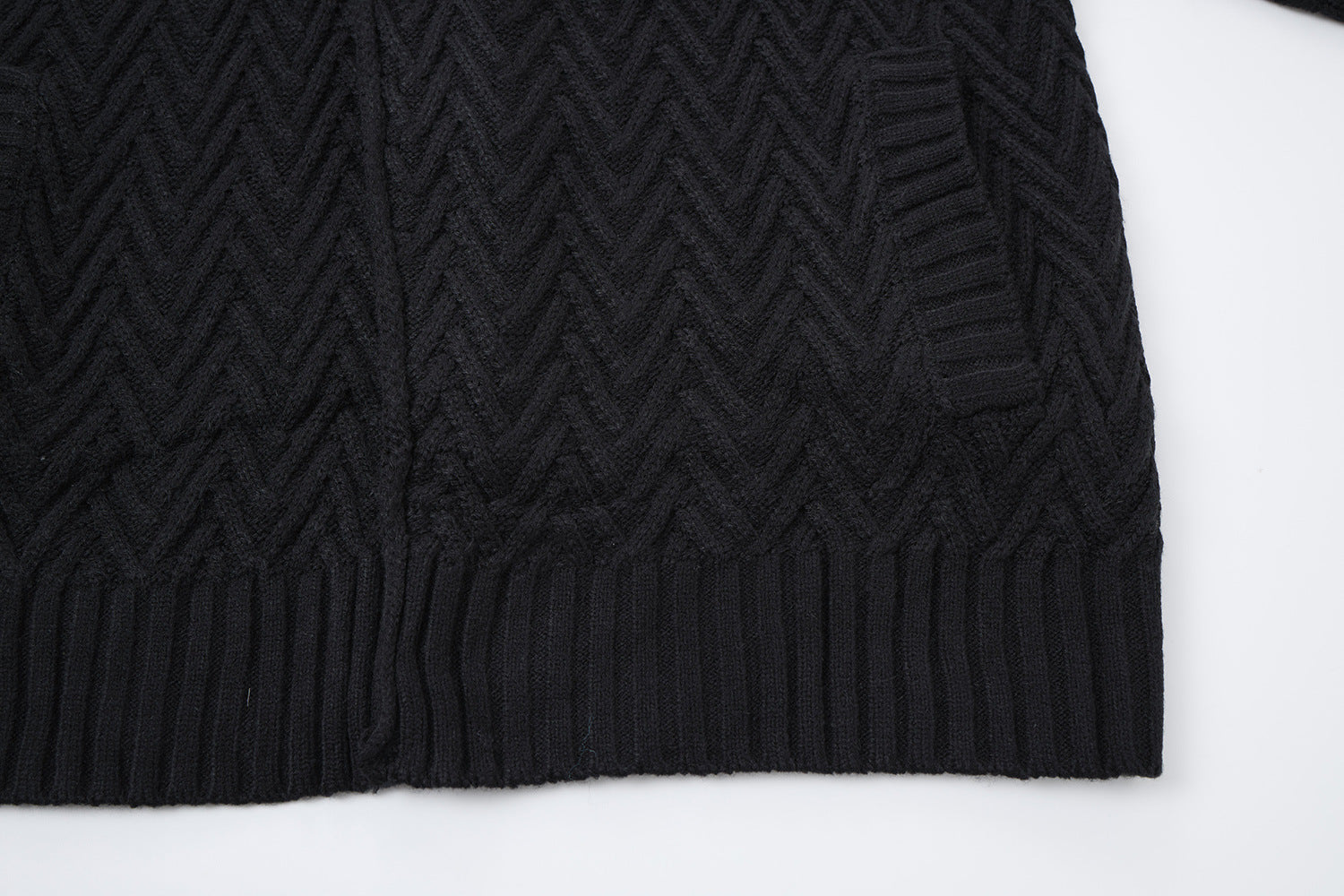 Cardigan en maille torsadée chevrons avec col châle et poches avant