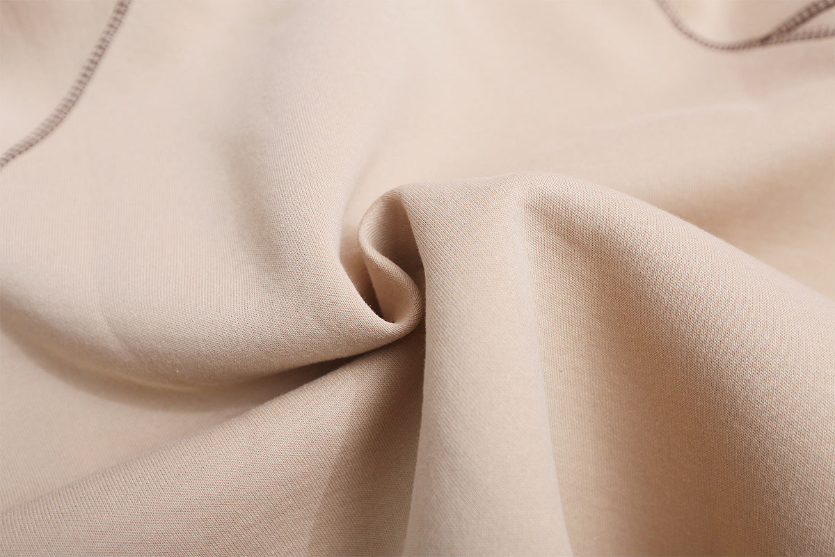 Zip-Hoodie mit kontrastierenden Steppnähten – Kurzer, sportlicher Fit