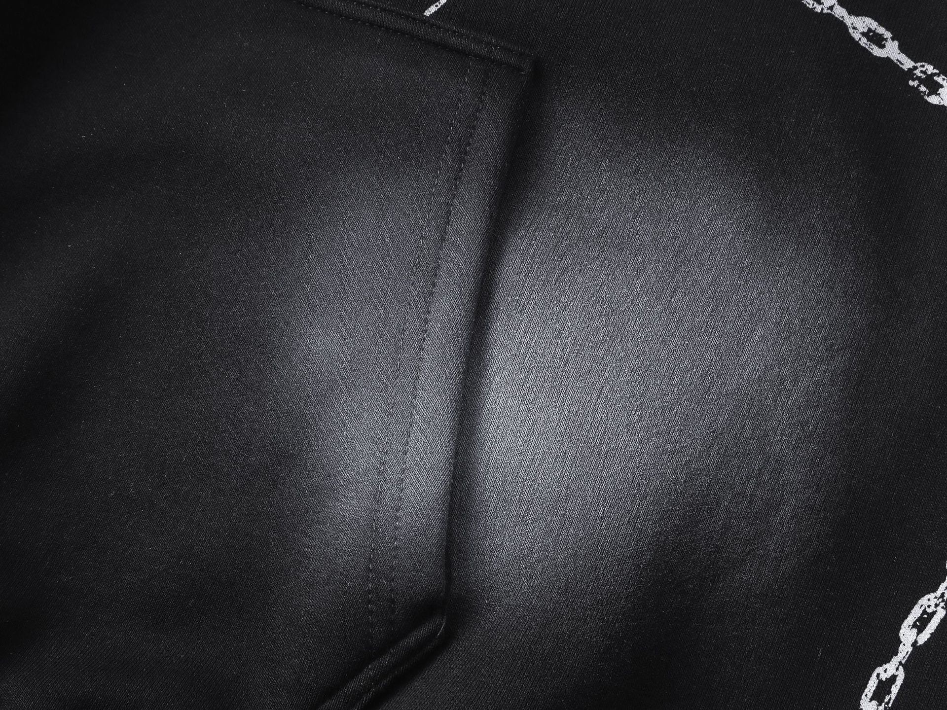Sudadera oversize gruesa con estampado gótico de cadenas y cruces