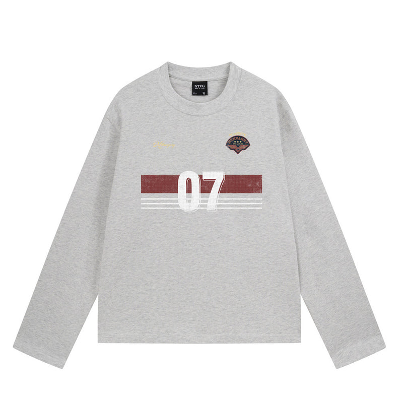 Langarmshirt mit Grafikprint – Streifenprint „07“, lockere Rundhals-Passform