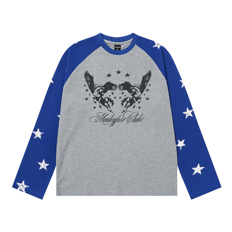 T-shirt de baseball raglan à manches longues, manches en maille gaufrée imprimées d’étoiles bleues et motif miroir de Pégase sur le corps gris